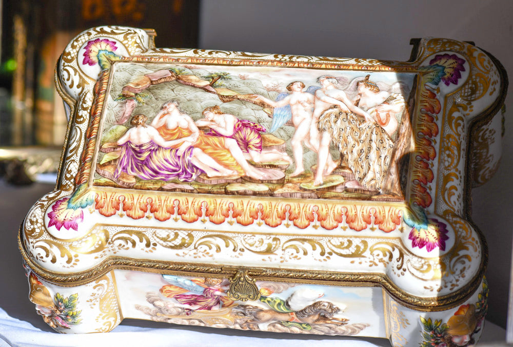 Capodimonte Ornate Italian Porcelain Dresser Box