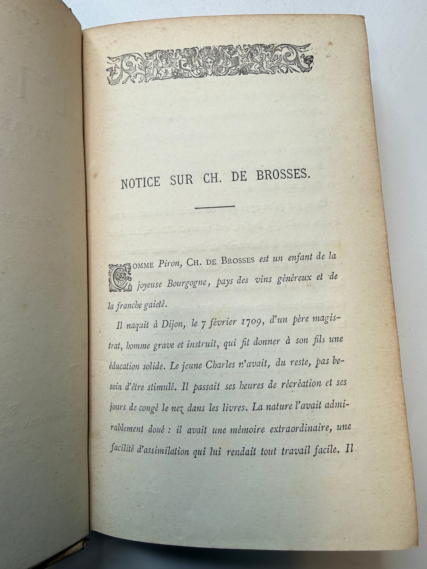 The Charming and Familiar Italy, French Book