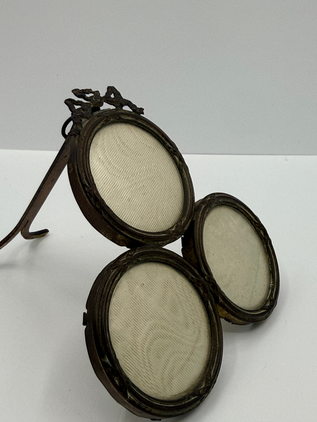French Three Panel Frame with Bow