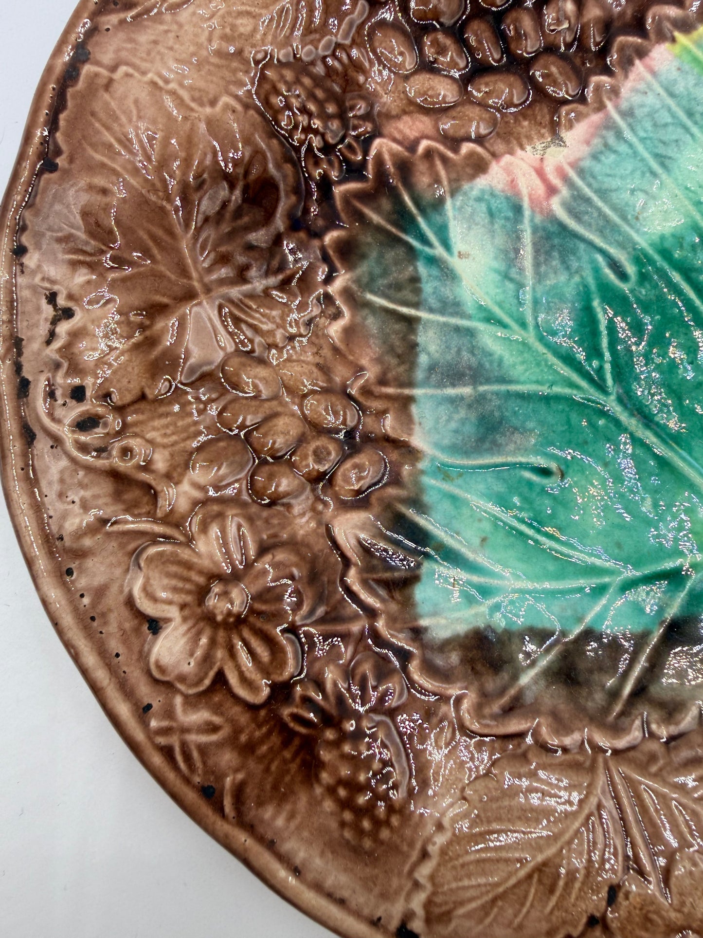 Majolica Ceramic Green Leaf Plate