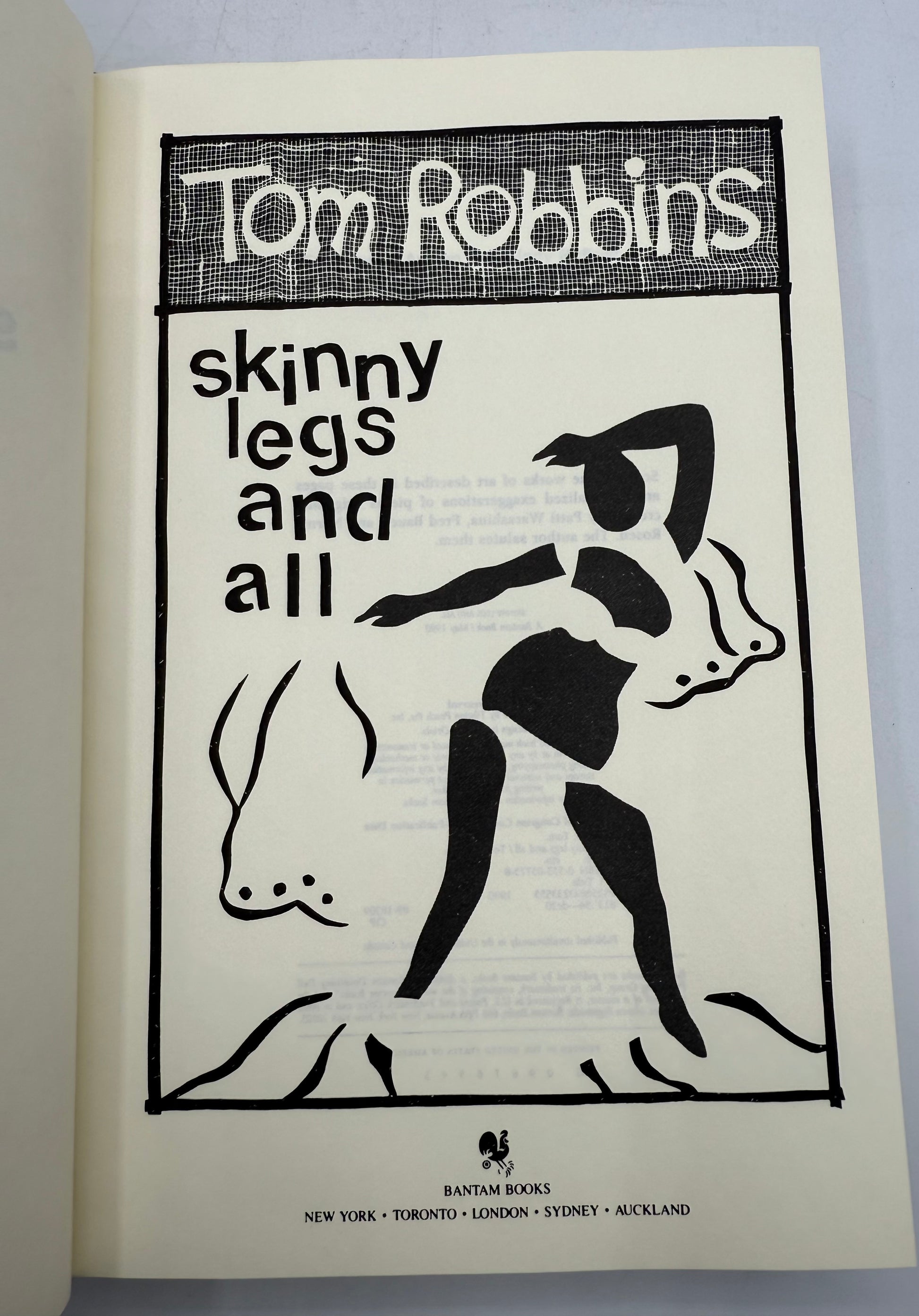 Book cover of 'Skinny Legs and All' by Tom Robbins with black and white illustrations.