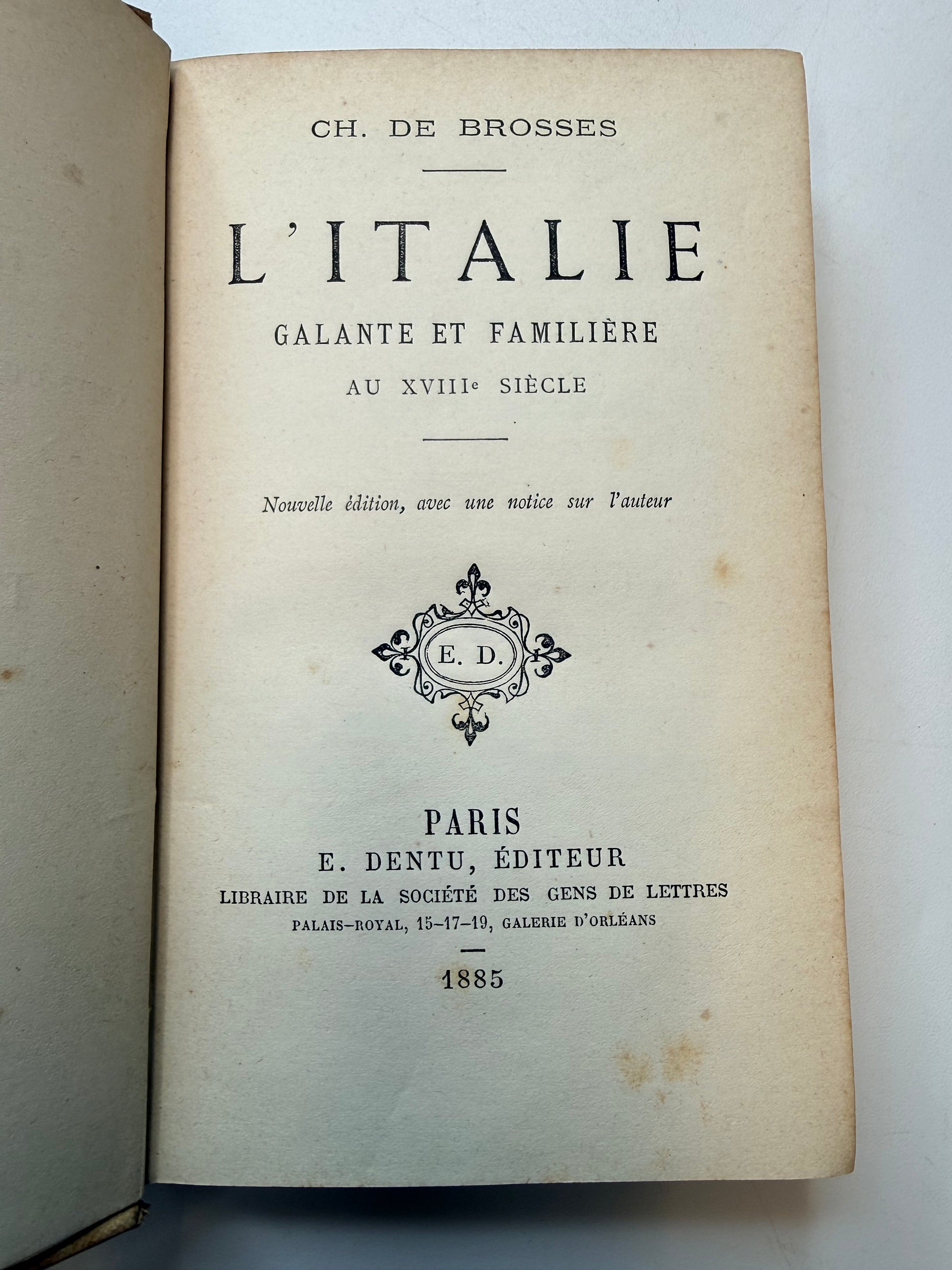 Vintage book titled 'L'Italie' by Ch. de Brosses on a white background