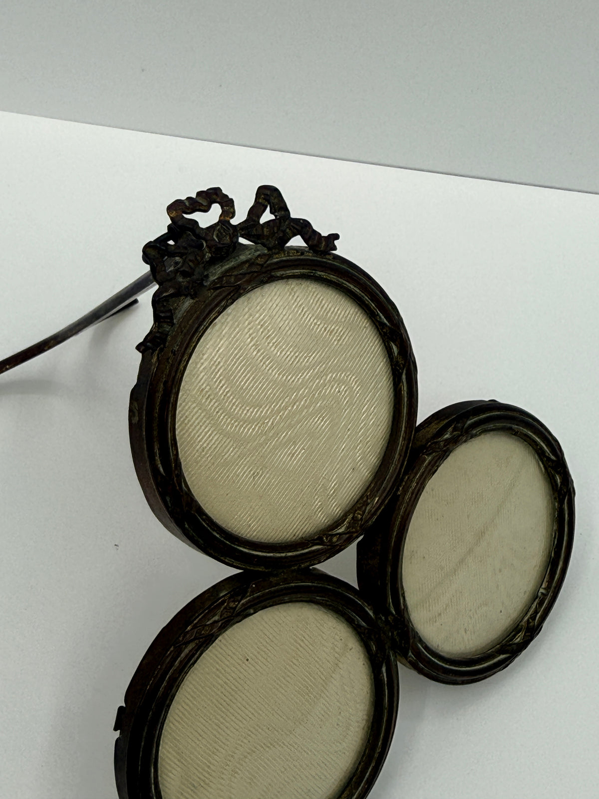 French Three Panel Frame with Bow