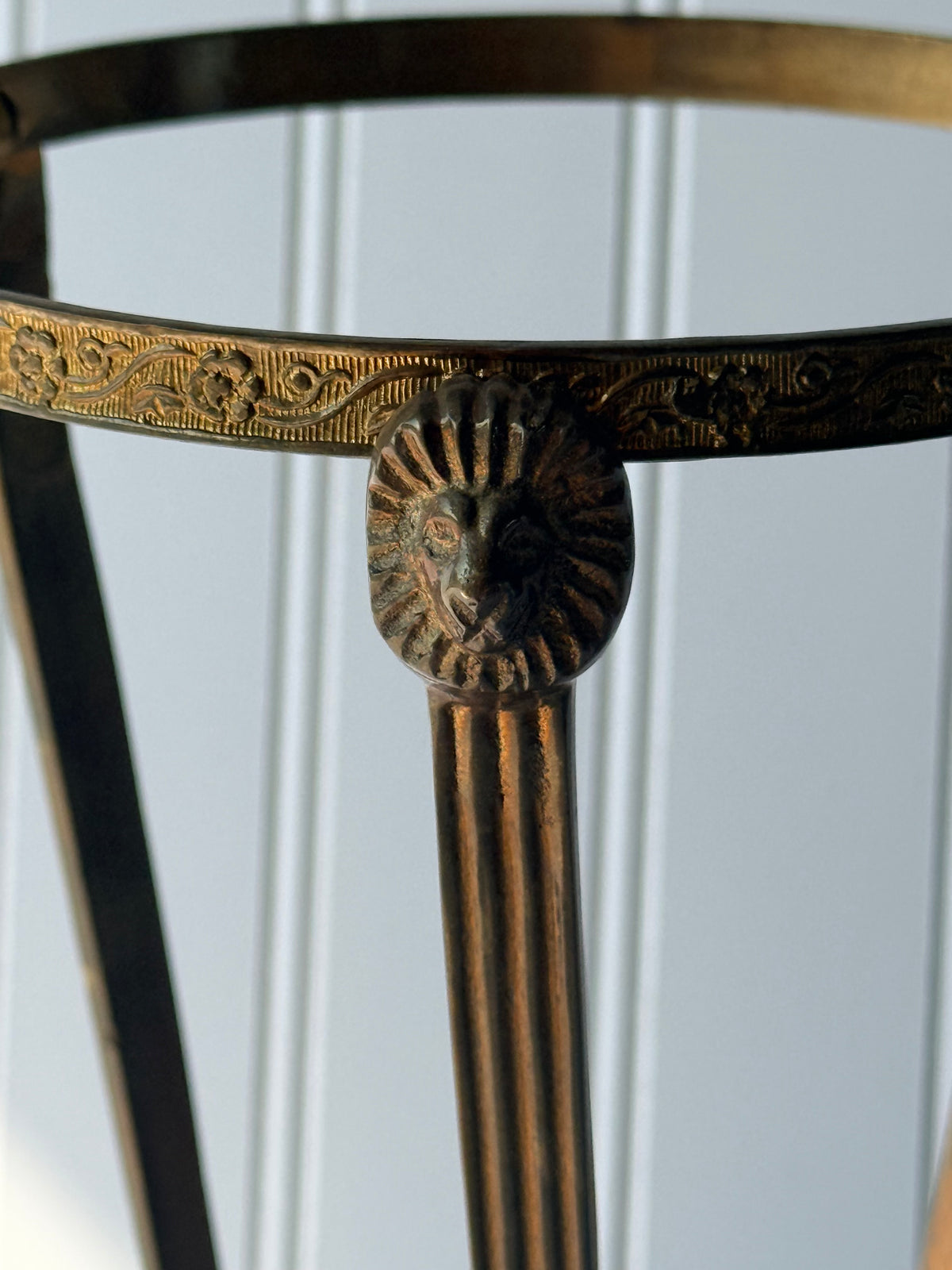Lion-Head Brass Metal Stand
