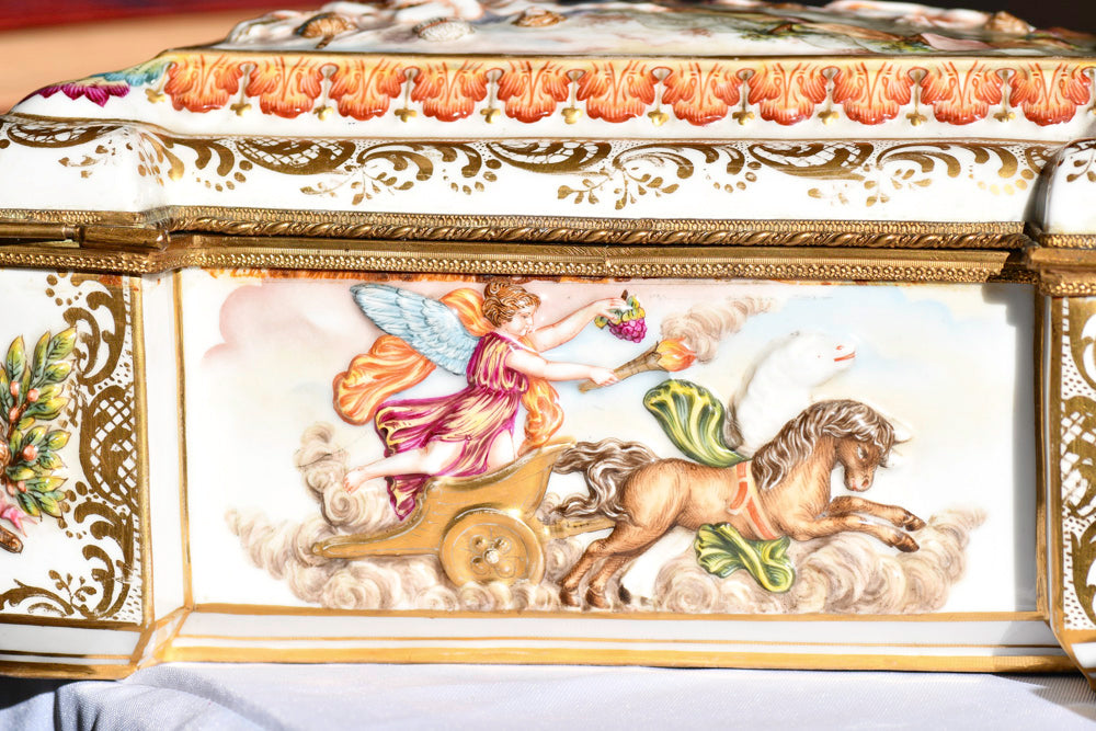 Capodimonte Ornate Italian Porcelain Dresser Box