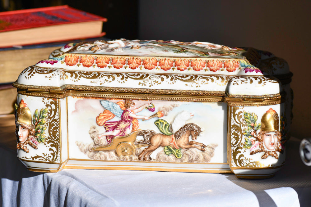 Capodimonte Ornate Italian Porcelain Dresser Box