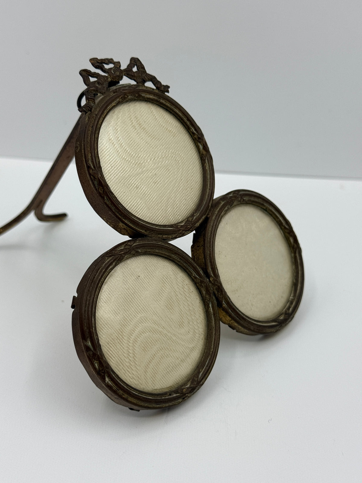 French Three Panel Frame with Bow