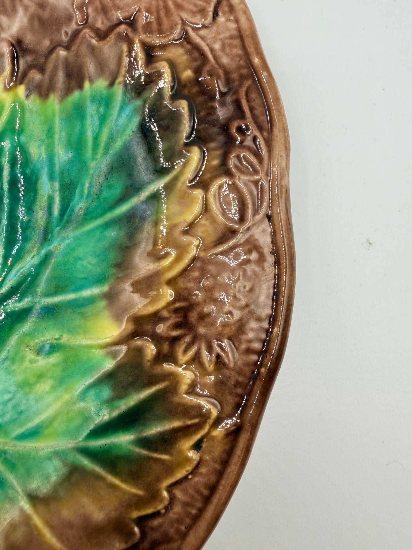 Majolica Ceramic Green Leaf Plate