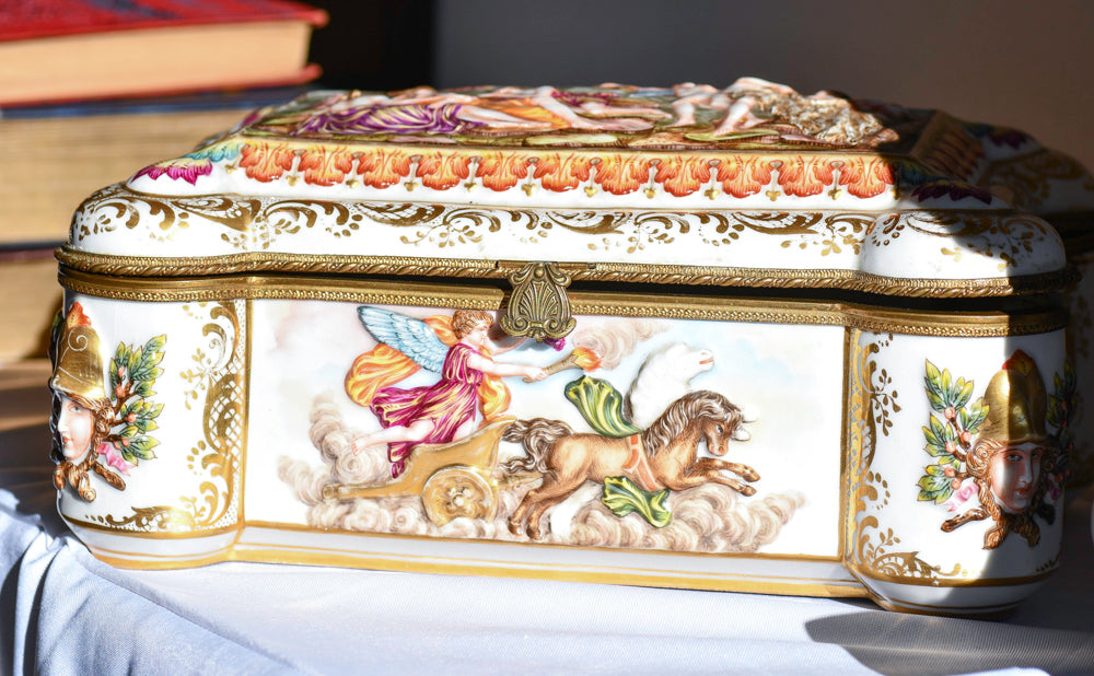 Capodimonte Ornate Italian Porcelain Dresser Box