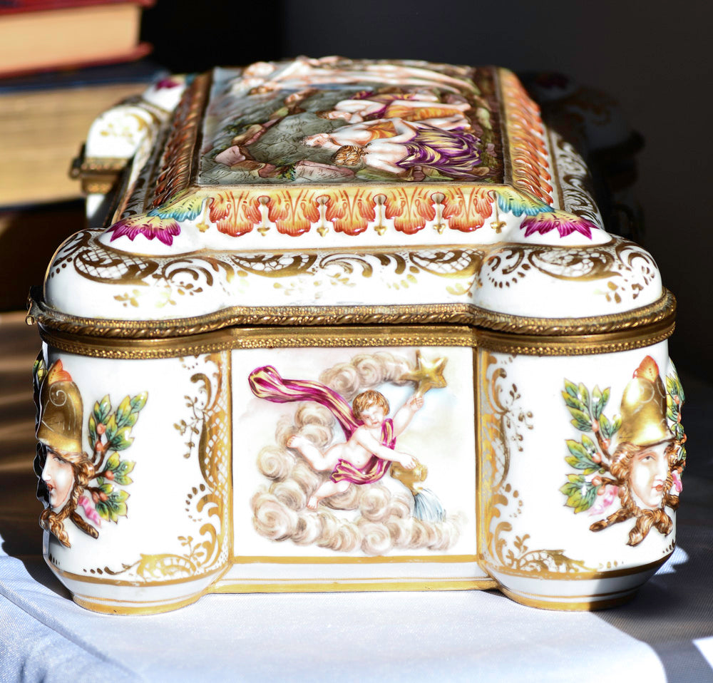 Capodimonte Ornate Italian Porcelain Dresser Box