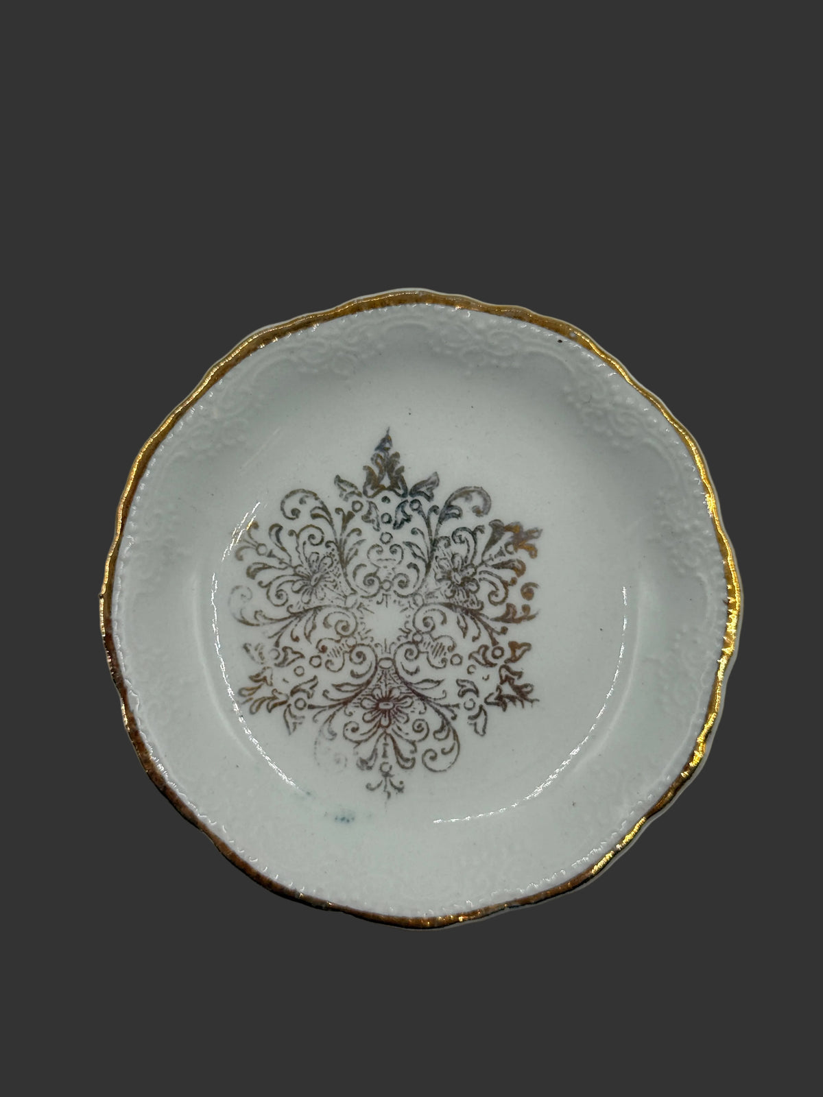 Virtreous White & Gold Butter Pat, 3"